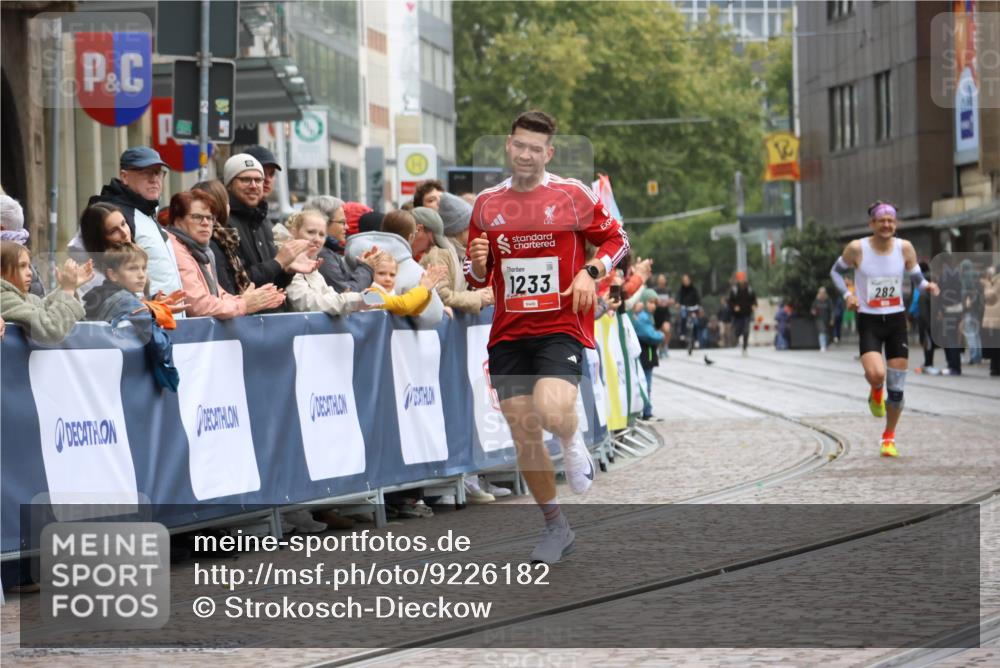 05.10.2025 - 20. swb-Marathon Bremen Strokosch-Dieckow http://msf.ph/oto/9226182 05.10.2025 12:20:57 Ziel 282, 1233 meine-sportfotos.de
