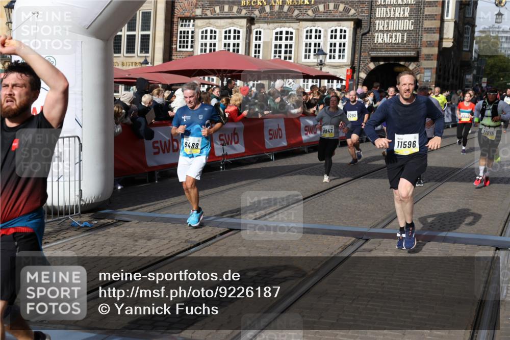 05.10.2025 - 20. swb-Marathon Bremen Yannick Fuchs http://msf.ph/oto/9226187 05.10.2025 10:57:23 Ziel 9292, 9450, 9489, 9577, 9844, 9947, 10169, 10293, 10545, 10657, 10917, 11015, 11138, 11202, 11434, 11596, 11686 meine-sportfotos.de