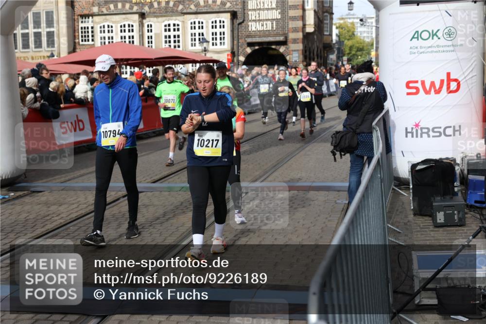 05.10.2025 - 20. swb-Marathon Bremen Yannick Fuchs http://msf.ph/oto/9226189 05.10.2025 11:00:36 Ziel 7178, 7215, 9173, 9177, 9531, 10063, 10067, 10071, 10217, 10504, 10794, 10930, 11003, 11255, 11534, 11595, 11610, 11619 meine-sportfotos.de