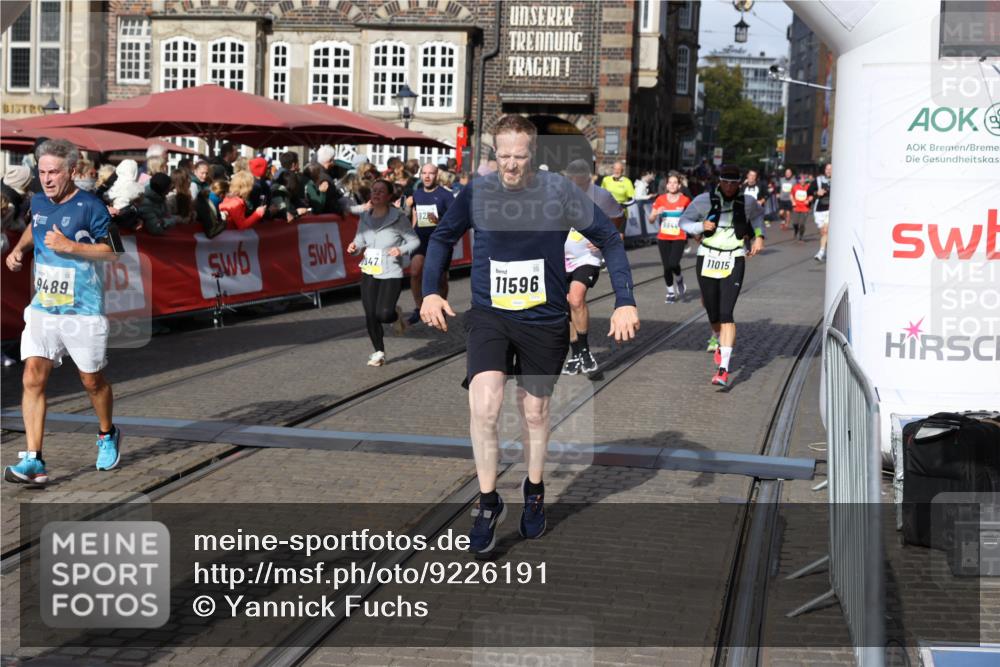 05.10.2025 - 20. swb-Marathon Bremen Yannick Fuchs http://msf.ph/oto/9226191 05.10.2025 10:57:23 Ziel 9292, 9450, 9489, 9577, 9844, 9947, 10169, 10293, 10545, 10657, 10917, 11015, 11138, 11202, 11434, 11596, 11686 meine-sportfotos.de