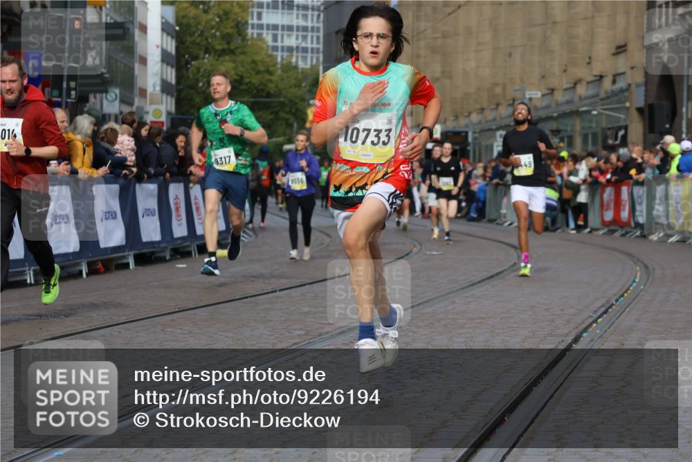 05.10.2025 - 20. swb-Marathon Bremen Strokosch-Dieckow http://msf.ph/oto/9226194 05.10.2025 10:49:05 Ziel 7202, 9014, 9216, 9317, 9457, 9556, 10016, 10221, 10449, 10733, 11673, 11695 meine-sportfotos.de