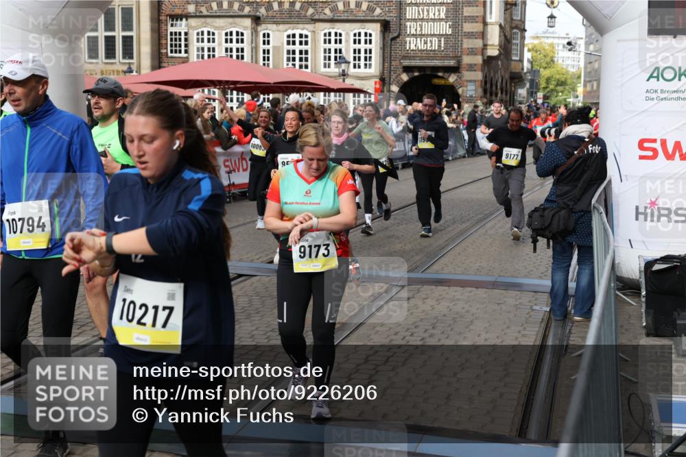 05.10.2025 - 20. swb-Marathon Bremen Yannick Fuchs http://msf.ph/oto/9226206 05.10.2025 11:00:38 Ziel 7178, 7215, 9173, 9177, 9531, 10063, 10067, 10071, 10079, 10217, 10504, 10794, 10930, 11003, 11071, 11255, 11511, 11534, 11595, 11610, 11619 meine-sportfotos.de