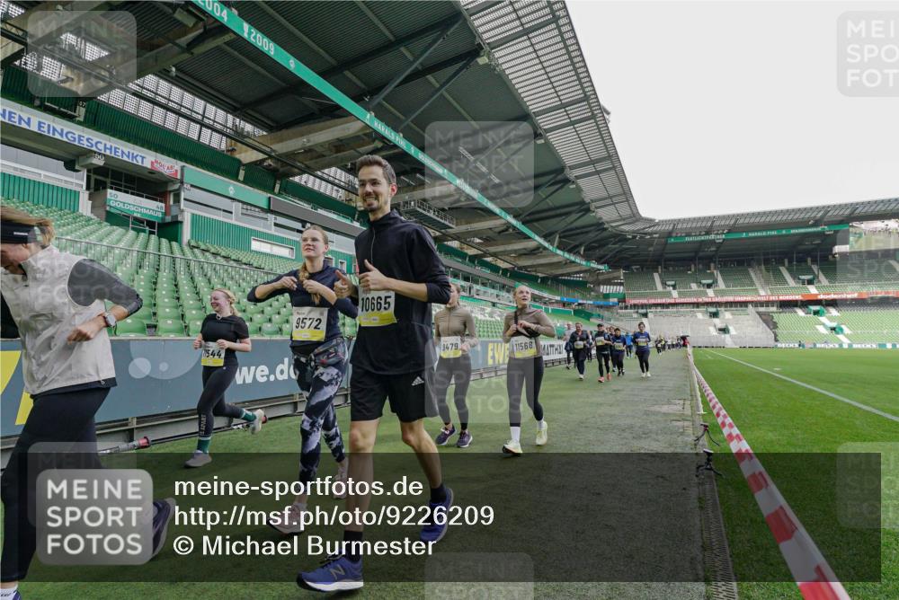 05.10.2025 - 20. swb-Marathon Bremen Michael Burmester http://msf.ph/oto/9226209 05.10.2025 10:44:38 Laufen im Stadion 7007, 8844, 9012, 9264, 9303, 9342, 9373, 9374, 9453, 9479, 9567, 9572, 9631, 9667, 9724, 9767, 9768, 9899, 9948, 9970, 10114, 10115, 10190, 10273, 10339, 10340, 10355, 10364, 10379, 10440, 10441, 10442, 10647, 10665, 10839, 10846, 10984, 11060, 11072, 11117, 11118, 11135, 11252, 11293, 11318, 11367, 11378, 11381, 11385, 11407, 11448, 11539, 11544, 11557, 11560, 11568, 11635, 9011, 9273, 9386, 9470, 9819, 9895, 9911, 9984, 10036, 10288, 10320 meine-sportfotos.de