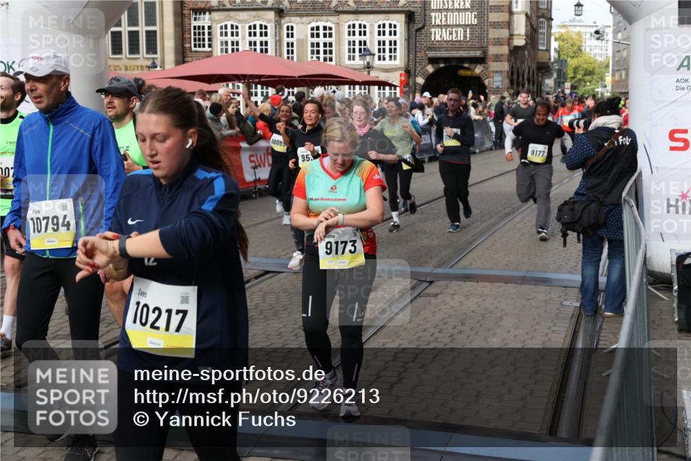 05.10.2025 - 20. swb-Marathon Bremen Yannick Fuchs http://msf.ph/oto/9226213 05.10.2025 11:00:38 Ziel 7178, 7215, 9173, 9177, 9531, 10063, 10067, 10071, 10079, 10217, 10504, 10794, 10930, 11003, 11071, 11255, 11511, 11534, 11595, 11610, 11619 meine-sportfotos.de