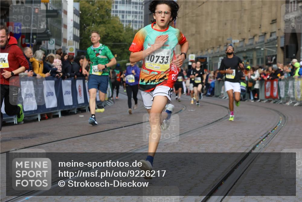 05.10.2025 - 20. swb-Marathon Bremen Strokosch-Dieckow http://msf.ph/oto/9226217 05.10.2025 10:49:05 Ziel 7202, 9014, 9216, 9317, 9457, 9556, 10016, 10221, 10449, 10733, 11673, 11695 meine-sportfotos.de
