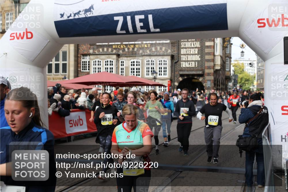 05.10.2025 - 20. swb-Marathon Bremen Yannick Fuchs http://msf.ph/oto/9226220 05.10.2025 11:00:38 Ziel 7178, 7215, 9173, 9177, 9531, 10063, 10067, 10071, 10079, 10217, 10504, 10794, 10930, 11003, 11071, 11255, 11511, 11534, 11595, 11610, 11619 meine-sportfotos.de