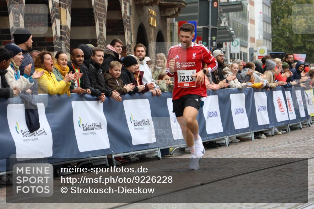 05.10.2025 - 20. swb-Marathon Bremen Strokosch-Dieckow http://msf.ph/oto/9226228 05.10.2025 12:20:58 Ziel 282, 1233 meine-sportfotos.de