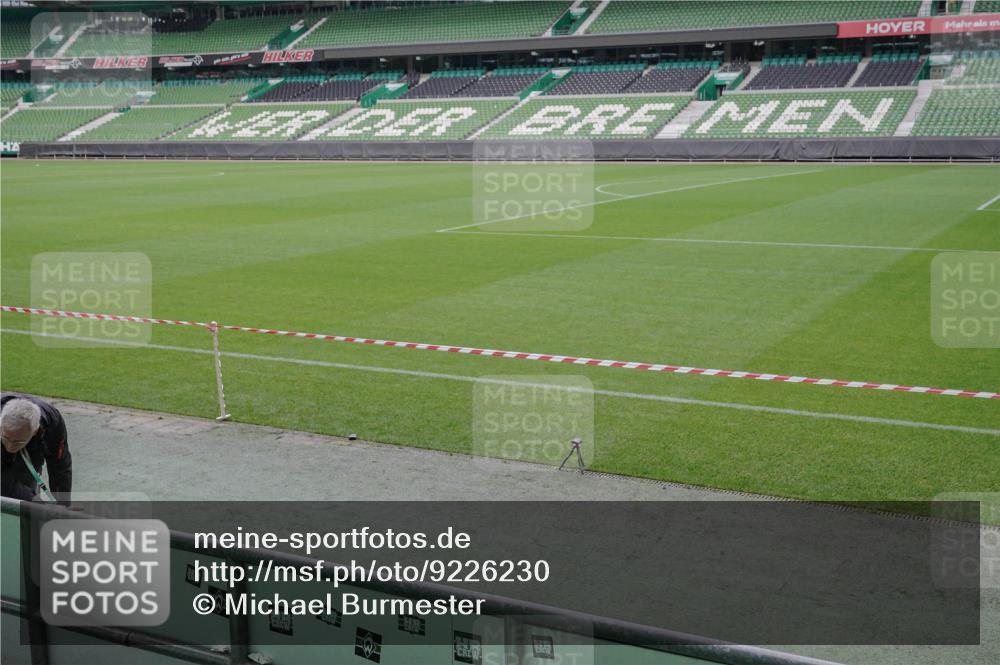05.10.2025 - 20. swb-Marathon Bremen Michael Burmester http://msf.ph/oto/9226230 05.10.2025 10:09:00 Laufen im Stadion  meine-sportfotos.de