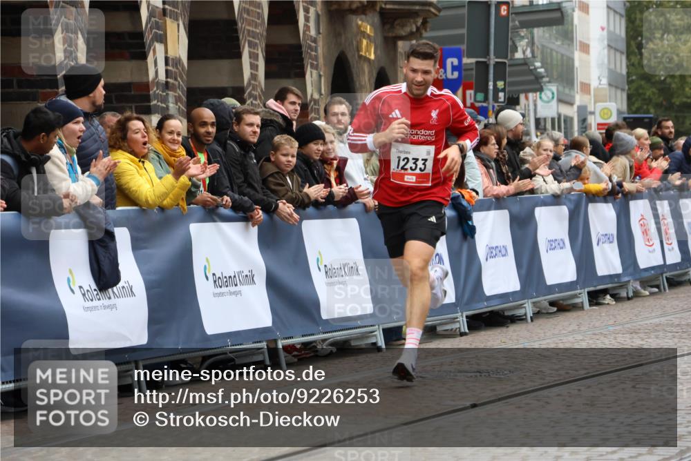05.10.2025 - 20. swb-Marathon Bremen Strokosch-Dieckow http://msf.ph/oto/9226253 05.10.2025 12:20:59 Ziel 282, 1233 meine-sportfotos.de