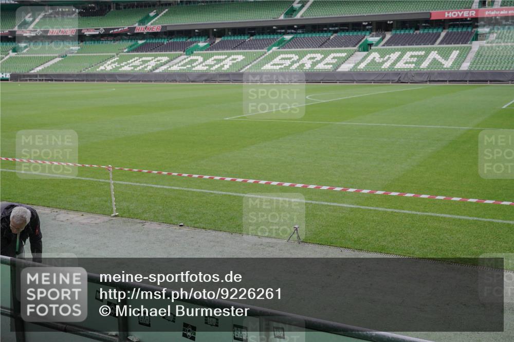 05.10.2025 - 20. swb-Marathon Bremen Michael Burmester http://msf.ph/oto/9226261 05.10.2025 10:09:04 Laufen im Stadion  meine-sportfotos.de