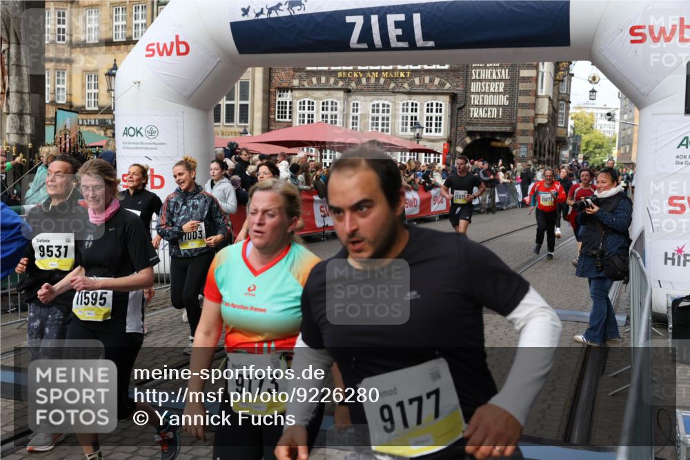 05.10.2025 - 20. swb-Marathon Bremen Yannick Fuchs http://msf.ph/oto/9226280 05.10.2025 11:00:40 Ziel 7178, 7215, 9173, 9177, 9271, 9531, 10063, 10071, 10079, 10217, 10930, 11003, 11071, 11255, 11511, 11534, 11595, 11610, 11619 meine-sportfotos.de