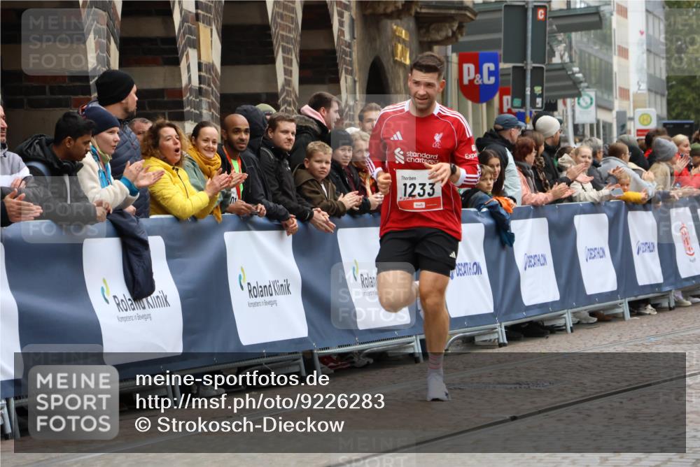 05.10.2025 - 20. swb-Marathon Bremen Strokosch-Dieckow http://msf.ph/oto/9226283 05.10.2025 12:20:59 Ziel 282, 1233 meine-sportfotos.de