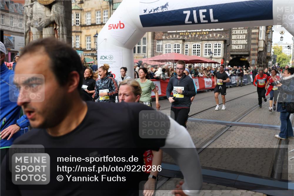 05.10.2025 - 20. swb-Marathon Bremen Yannick Fuchs http://msf.ph/oto/9226286 05.10.2025 11:00:40 Ziel 7178, 7215, 9173, 9177, 9271, 9531, 10063, 10071, 10079, 10217, 10930, 11003, 11071, 11255, 11511, 11534, 11595, 11610, 11619 meine-sportfotos.de