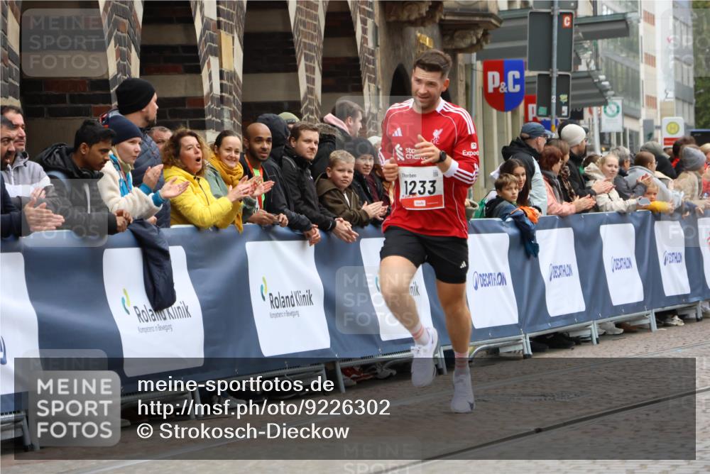 05.10.2025 - 20. swb-Marathon Bremen Strokosch-Dieckow http://msf.ph/oto/9226302 05.10.2025 12:20:59 Ziel 282, 1233 meine-sportfotos.de