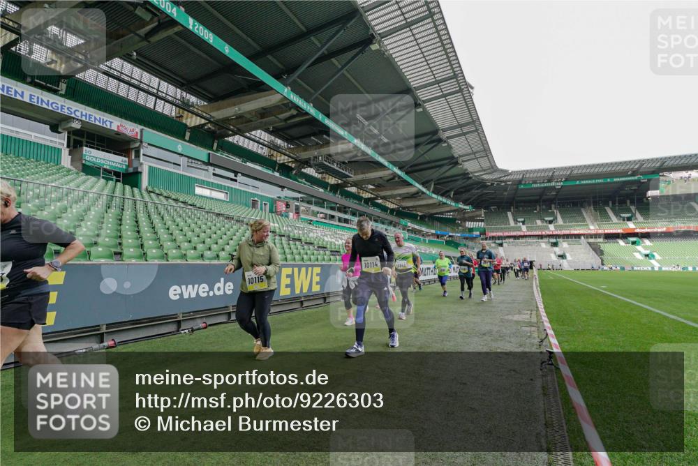 05.10.2025 - 20. swb-Marathon Bremen Michael Burmester http://msf.ph/oto/9226303 05.10.2025 10:45:08 Laufen im Stadion 7007, 7109, 7110, 8476, 9012, 9242, 9264, 9303, 9342, 9441, 9567, 9631, 9756, 9767, 9768, 9899, 9948, 9970, 10000, 10114, 10115, 10190, 10273, 10282, 10292, 10339, 10340, 10379, 10622, 10647, 10671, 10752, 10808, 10842, 10846, 10957, 11060, 11085, 11117, 11118, 11139, 11264, 11293, 11367, 11375, 11378, 11385, 11407, 11448, 11541, 11544, 11557, 8844, 9453, 9479, 9572, 9667, 10355, 10364, 10665, 10984, 11072, 11252, 11318, 11560 meine-sportfotos.de