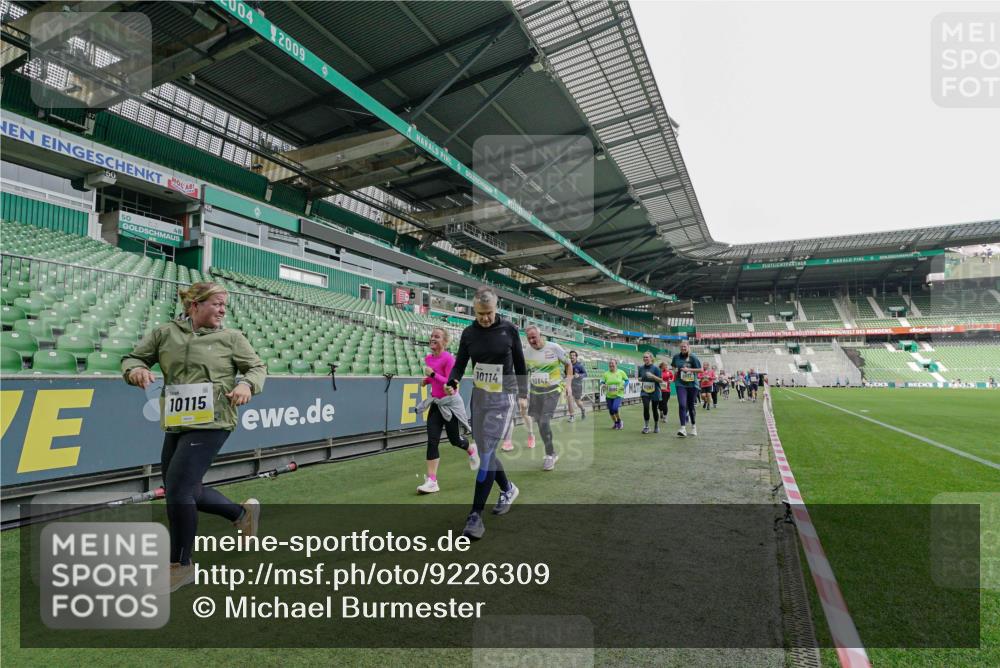 05.10.2025 - 20. swb-Marathon Bremen Michael Burmester http://msf.ph/oto/9226309 05.10.2025 10:45:09 Laufen im Stadion 7007, 7109, 7110, 8476, 9012, 9242, 9264, 9303, 9342, 9441, 9567, 9631, 9756, 9767, 9768, 9899, 9948, 9970, 10000, 10114, 10115, 10190, 10273, 10282, 10292, 10339, 10340, 10379, 10622, 10647, 10671, 10728, 10752, 10808, 10842, 10846, 10957, 11060, 11085, 11117, 11118, 11139, 11264, 11293, 11367, 11375, 11378, 11385, 11407, 11448, 11541, 11544, 11557, 7007, 8844, 9303, 9479, 9572, 9667, 10355, 10364, 10665, 10984, 11072, 11252, 11318, 11448, 11560 meine-sportfotos.de