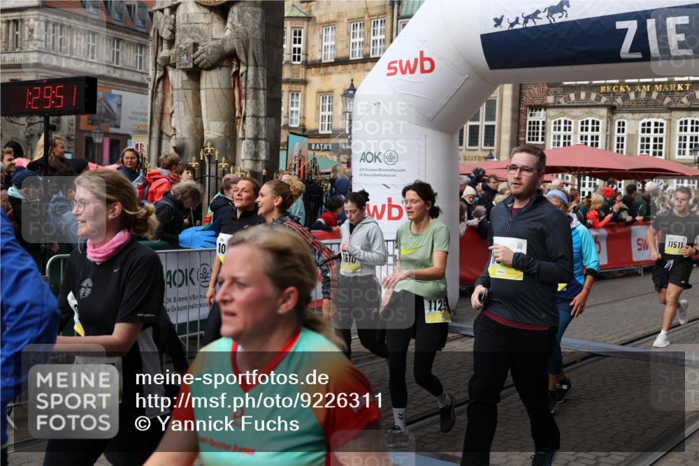 05.10.2025 - 20. swb-Marathon Bremen Yannick Fuchs http://msf.ph/oto/9226311 05.10.2025 11:00:41 Ziel 7178, 9173, 9177, 9271, 9531, 10063, 10071, 10079, 10930, 11003, 11071, 11162, 11255, 11511, 11534, 11595, 11610, 11619 meine-sportfotos.de