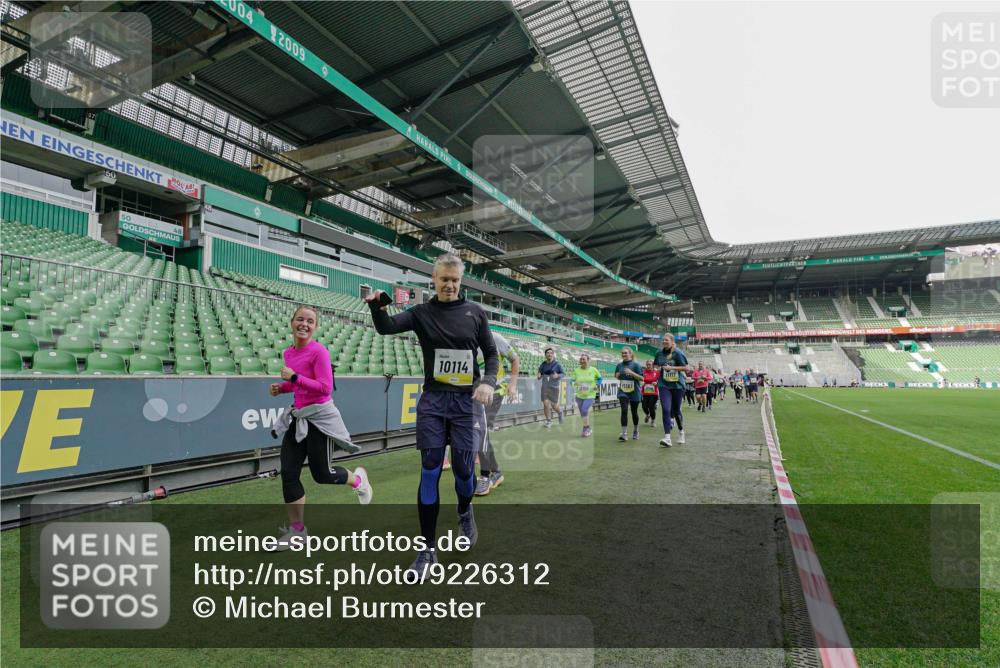 05.10.2025 - 20. swb-Marathon Bremen Michael Burmester http://msf.ph/oto/9226312 05.10.2025 10:45:10 Laufen im Stadion 7109, 7110, 8476, 9012, 9242, 9264, 9342, 9441, 9567, 9631, 9756, 9767, 9768, 9899, 9948, 9970, 10000, 10114, 10115, 10190, 10273, 10282, 10292, 10339, 10340, 10379, 10622, 10647, 10671, 10728, 10752, 10808, 10842, 10846, 10957, 11060, 11085, 11117, 11118, 11139, 11264, 11293, 11367, 11375, 11378, 11385, 11407, 11541, 11544, 11557, 7007, 8844, 9303, 9479, 9572, 9667, 10355, 10364, 10665, 10984, 11072, 11252, 11318, 11385, 11448, 11560 meine-sportfotos.de