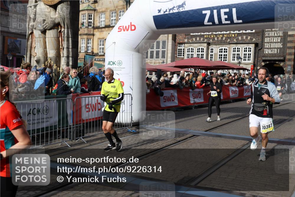 05.10.2025 - 20. swb-Marathon Bremen Yannick Fuchs http://msf.ph/oto/9226314 05.10.2025 10:57:29 Ziel 7101, 9260, 9292, 9450, 9489, 9550, 9844, 9947, 10169, 10281, 10367, 10645, 10657, 10950, 11015, 11596, 11606 meine-sportfotos.de