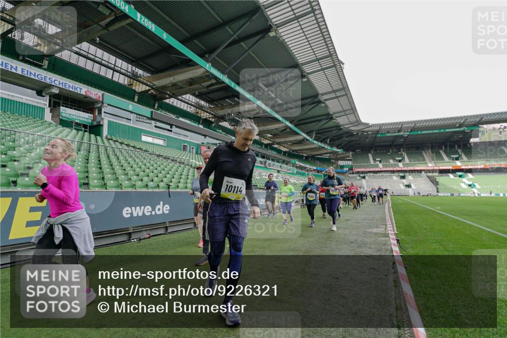 05.10.2025 - 20. swb-Marathon Bremen Michael Burmester http://msf.ph/oto/9226321 05.10.2025 10:45:10 Laufen im Stadion 7109, 7110, 8476, 9012, 9242, 9264, 9342, 9441, 9567, 9631, 9756, 9767, 9768, 9899, 9948, 9970, 10000, 10114, 10115, 10190, 10273, 10282, 10292, 10339, 10340, 10379, 10622, 10647, 10671, 10728, 10752, 10808, 10842, 10846, 10957, 11060, 11085, 11117, 11118, 11139, 11264, 11293, 11367, 11375, 11378, 11385, 11407, 11541, 11544, 11557, 7007, 8844, 9303, 9479, 9572, 9667, 10355, 10364, 10665, 10984, 11072, 11252, 11318, 11385, 11448, 11560 meine-sportfotos.de
