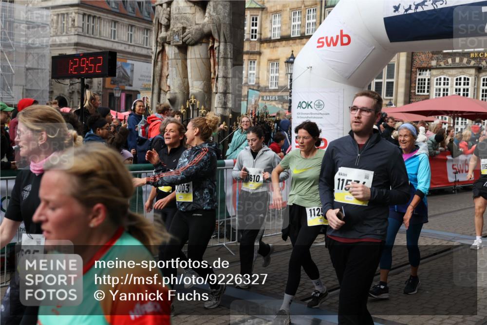 05.10.2025 - 20. swb-Marathon Bremen Yannick Fuchs http://msf.ph/oto/9226327 05.10.2025 11:00:41 Ziel 7178, 9173, 9177, 9271, 9531, 10063, 10071, 10079, 10930, 11003, 11071, 11162, 11255, 11511, 11534, 11595, 11610, 11619 meine-sportfotos.de