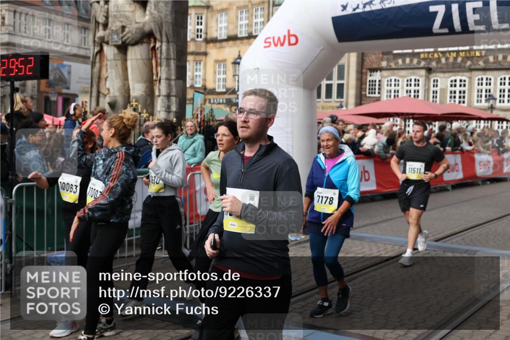 05.10.2025 - 20. swb-Marathon Bremen Yannick Fuchs http://msf.ph/oto/9226337 05.10.2025 11:00:42 Ziel 7178, 9177, 9271, 9531, 10063, 10071, 10079, 11003, 11071, 11162, 11255, 11511, 11534, 11595, 11610, 11619 meine-sportfotos.de