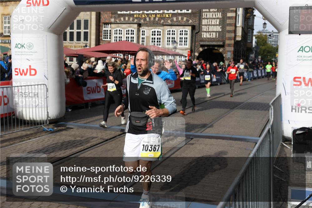 05.10.2025 - 20. swb-Marathon Bremen Yannick Fuchs http://msf.ph/oto/9226339 05.10.2025 10:57:29 Ziel 7101, 9260, 9292, 9450, 9489, 9550, 9844, 9947, 10169, 10281, 10367, 10645, 10657, 10950, 11015, 11596, 11606 meine-sportfotos.de