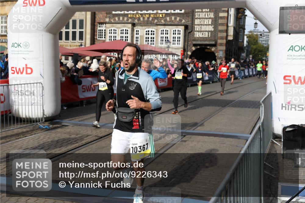 05.10.2025 - 20. swb-Marathon Bremen Yannick Fuchs http://msf.ph/oto/9226343 05.10.2025 10:57:29 Ziel 7101, 9260, 9292, 9450, 9489, 9550, 9844, 9947, 10169, 10281, 10367, 10645, 10657, 10950, 11015, 11596, 11606 meine-sportfotos.de