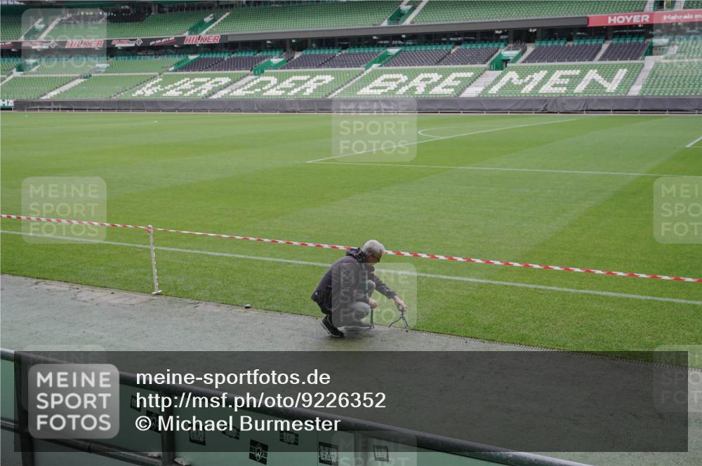 05.10.2025 - 20. swb-Marathon Bremen Michael Burmester http://msf.ph/oto/9226352 05.10.2025 10:09:14 Laufen im Stadion  meine-sportfotos.de