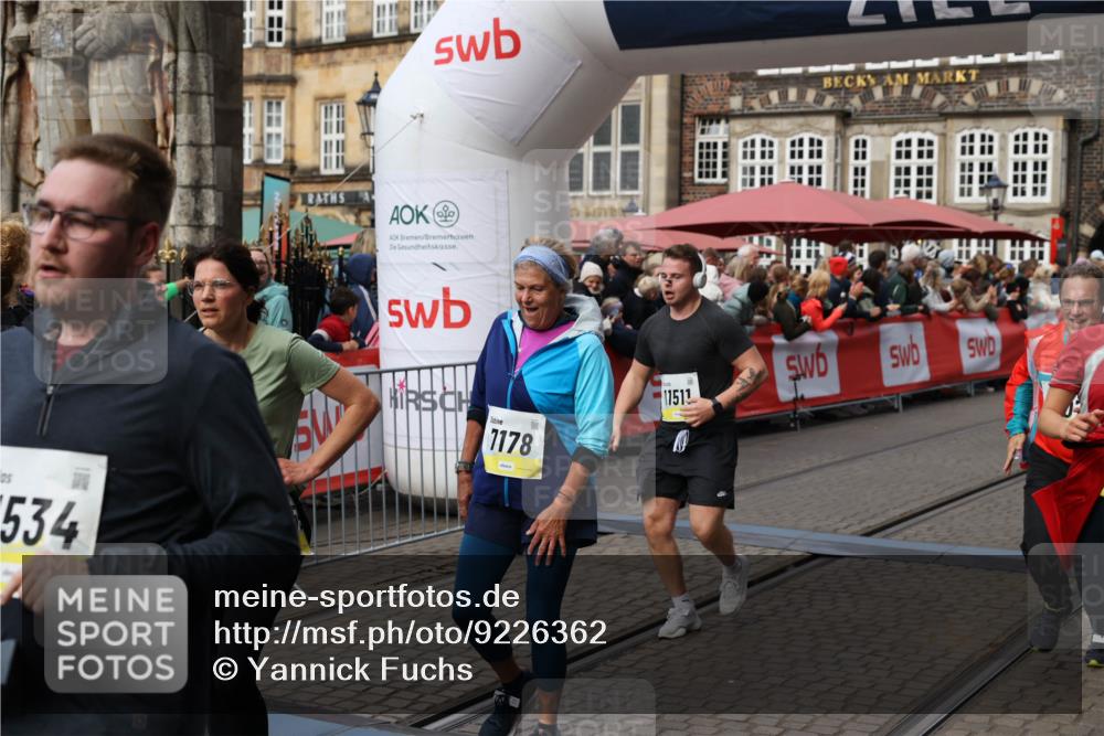 05.10.2025 - 20. swb-Marathon Bremen Yannick Fuchs http://msf.ph/oto/9226362 05.10.2025 11:00:42 Ziel 7178, 9177, 9271, 9531, 10063, 10071, 10079, 11003, 11071, 11162, 11255, 11511, 11534, 11595, 11610, 11619 meine-sportfotos.de