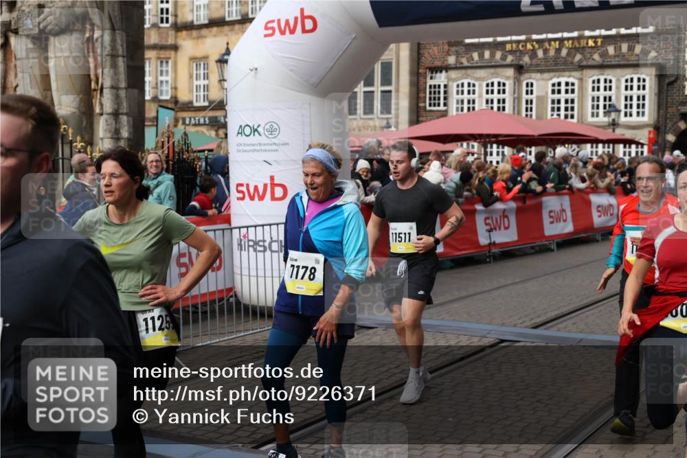 05.10.2025 - 20. swb-Marathon Bremen Yannick Fuchs http://msf.ph/oto/9226371 05.10.2025 11:00:42 Ziel 7178, 9177, 9271, 9531, 10063, 10071, 10079, 11003, 11071, 11162, 11255, 11511, 11534, 11595, 11610, 11619 meine-sportfotos.de