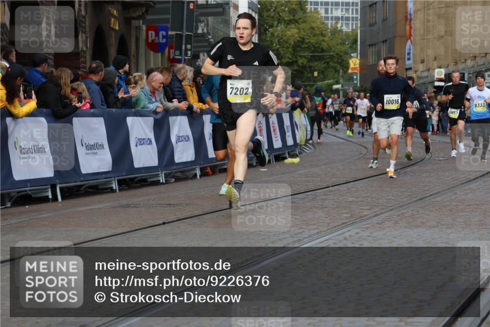 05.10.2025 - 20. swb-Marathon Bremen Strokosch-Dieckow http://msf.ph/oto/9226376 05.10.2025 10:49:10 Ziel 7202, 9333, 9457, 9556, 10016, 10221, 10449, 11057, 11673, 11695 meine-sportfotos.de