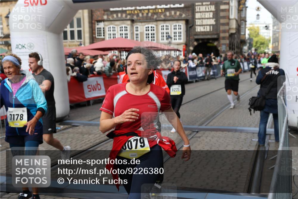 05.10.2025 - 20. swb-Marathon Bremen Yannick Fuchs http://msf.ph/oto/9226380 05.10.2025 11:00:43 Ziel 7178, 9177, 9271, 9531, 10063, 10071, 10079, 10518, 11003, 11071, 11162, 11255, 11511, 11534, 11595, 11610, 11619 meine-sportfotos.de