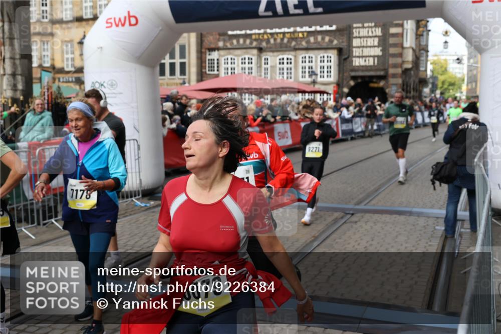 05.10.2025 - 20. swb-Marathon Bremen Yannick Fuchs http://msf.ph/oto/9226384 05.10.2025 11:00:43 Ziel 7178, 9177, 9271, 9531, 10063, 10071, 10079, 10518, 11003, 11071, 11162, 11255, 11511, 11534, 11595, 11610, 11619 meine-sportfotos.de