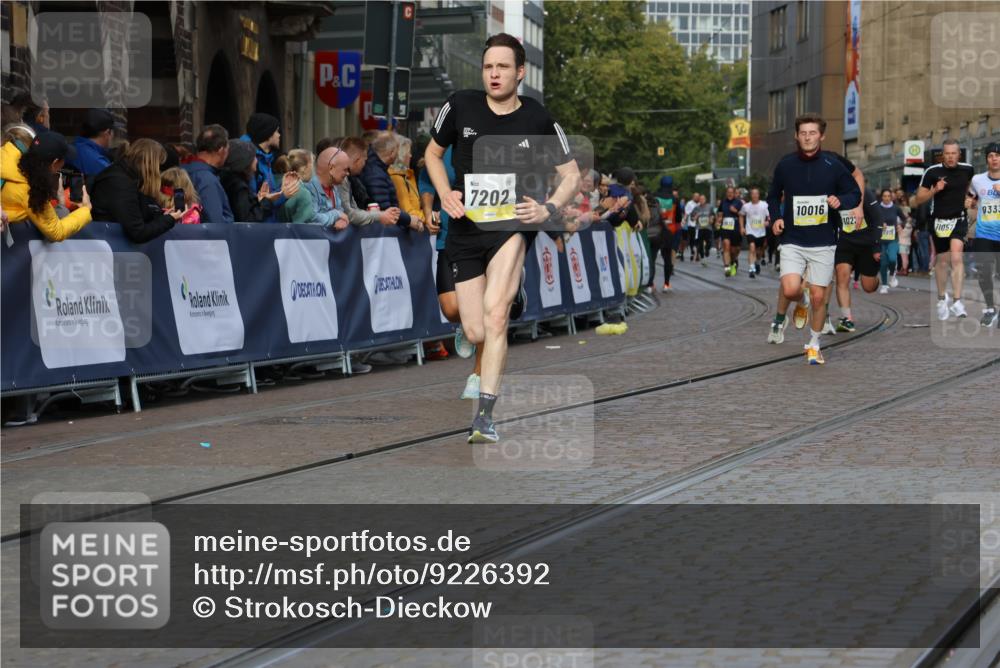 05.10.2025 - 20. swb-Marathon Bremen Strokosch-Dieckow http://msf.ph/oto/9226392 05.10.2025 10:49:10 Ziel 7202, 9333, 9457, 9556, 10016, 10221, 10449, 11057, 11673, 11695 meine-sportfotos.de