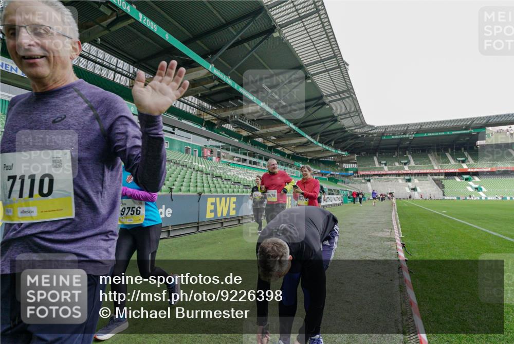 05.10.2025 - 20. swb-Marathon Bremen Michael Burmester http://msf.ph/oto/9226398 05.10.2025 10:45:24 Laufen im Stadion 7109, 7110, 8476, 9203, 9242, 9264, 9342, 9441, 9567, 9756, 9767, 9768, 9948, 9970, 10000, 10114, 10115, 10186, 10190, 10201, 10282, 10292, 10339, 10340, 10379, 10472, 10602, 10622, 10647, 10671, 10728, 10752, 10808, 10842, 10846, 10957, 11020, 11029, 11060, 11068, 11085, 11117, 11118, 11139, 11264, 11367, 11375, 11378, 11407, 11541, 11557, 7007, 9012, 9303, 9479, 9572, 9631, 9667, 9899, 10273, 10665, 10984, 11072, 11293, 11385, 11448, 11544 meine-sportfotos.de