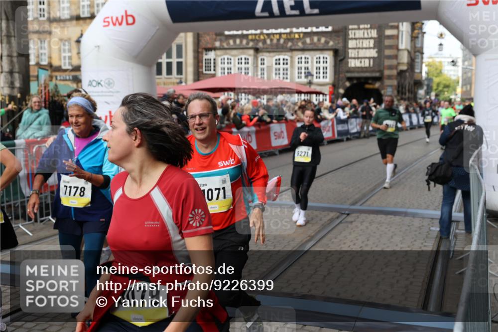 05.10.2025 - 20. swb-Marathon Bremen Yannick Fuchs http://msf.ph/oto/9226399 05.10.2025 11:00:43 Ziel 7178, 9177, 9271, 9531, 10063, 10071, 10079, 10518, 11003, 11071, 11162, 11255, 11511, 11534, 11595, 11610, 11619 meine-sportfotos.de
