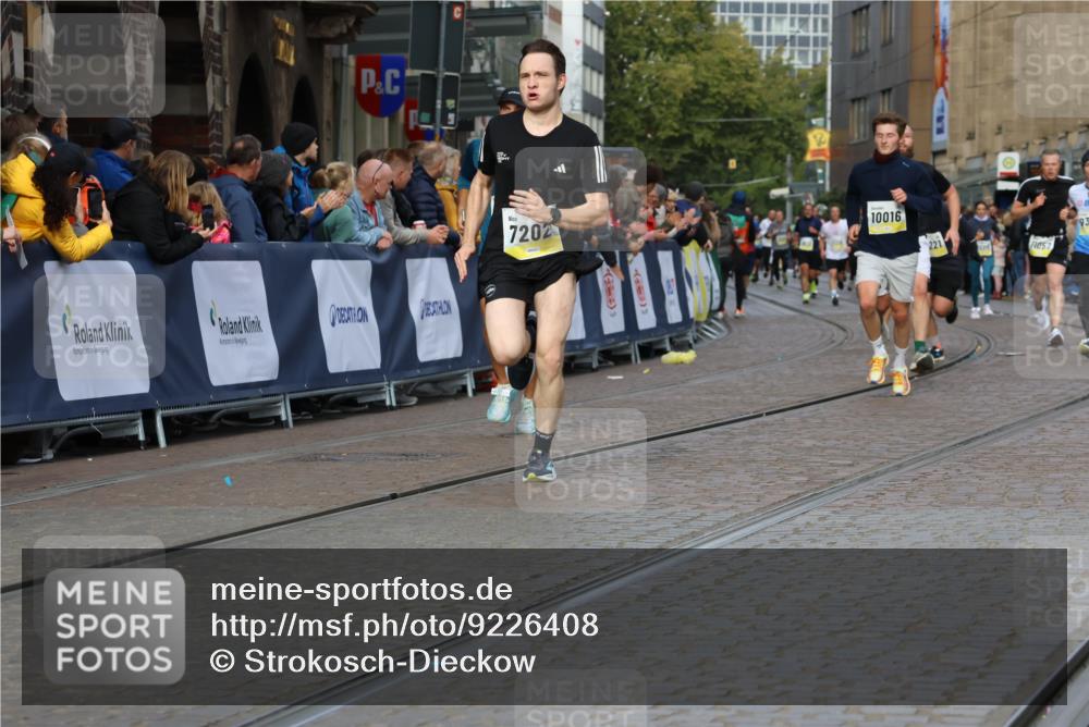 05.10.2025 - 20. swb-Marathon Bremen Strokosch-Dieckow http://msf.ph/oto/9226408 05.10.2025 10:49:10 Ziel 7202, 9333, 9457, 9556, 10016, 10221, 10449, 11057, 11673, 11695 meine-sportfotos.de