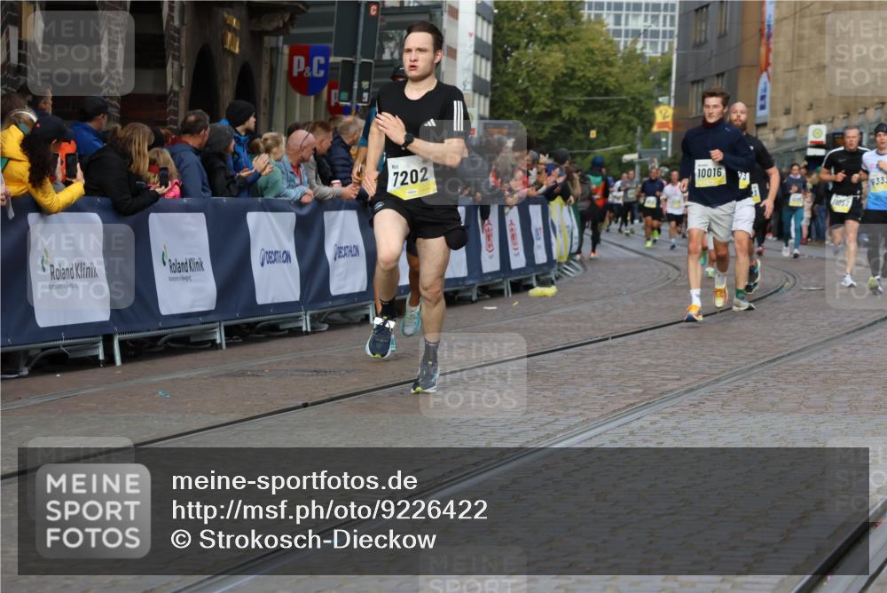 05.10.2025 - 20. swb-Marathon Bremen Strokosch-Dieckow http://msf.ph/oto/9226422 05.10.2025 10:49:10 Ziel 7202, 9333, 9457, 9556, 10016, 10221, 10449, 11057, 11673, 11695 meine-sportfotos.de