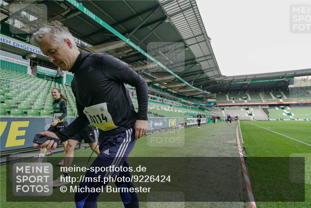 05.10.2025 - 20. swb-Marathon Bremen Michael Burmester http://msf.ph/oto/9226424 05.10.2025 10:45:30 Laufen im Stadion 7109, 7110, 8476, 9203, 9242, 9264, 9342, 9441, 9643, 9756, 9767, 9768, 9838, 9948, 10000, 10114, 10115, 10186, 10190, 10201, 10282, 10292, 10339, 10340, 10379, 10472, 10496, 10602, 10622, 10647, 10671, 10728, 10752, 10808, 10842, 10846, 10957, 10976, 11020, 11029, 11036, 11068, 11085, 11117, 11118, 11139, 11264, 11332, 11367, 11375, 11378, 11407, 11541, 9012, 9264, 9567, 9631, 9899, 9970, 10273, 11060, 11293, 11385, 11544, 11557 meine-sportfotos.de
