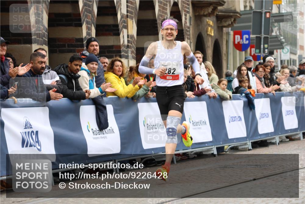 05.10.2025 - 20. swb-Marathon Bremen Strokosch-Dieckow http://msf.ph/oto/9226428 05.10.2025 12:21:03 Ziel 282 meine-sportfotos.de