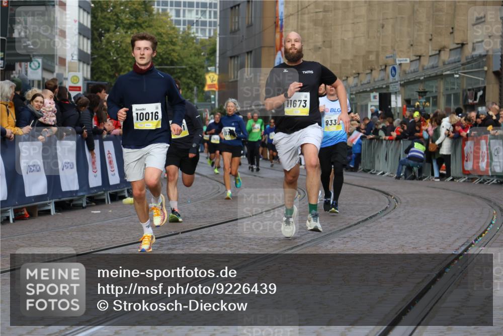 05.10.2025 - 20. swb-Marathon Bremen Strokosch-Dieckow http://msf.ph/oto/9226439 05.10.2025 10:49:12 Ziel 7202, 9333, 9457, 9556, 10016, 10221, 10715, 11057, 11673 meine-sportfotos.de