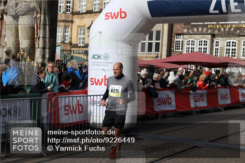 05.10.2025 - 20. swb-Marathon Bremen Yannick Fuchs http://msf.ph/oto/9226449 05.10.2025 10:57:36 Ziel 7101, 9000, 9215, 9550, 9625, 9904, 9914, 9962, 10139, 10281, 10645, 10950, 11606 meine-sportfotos.de
