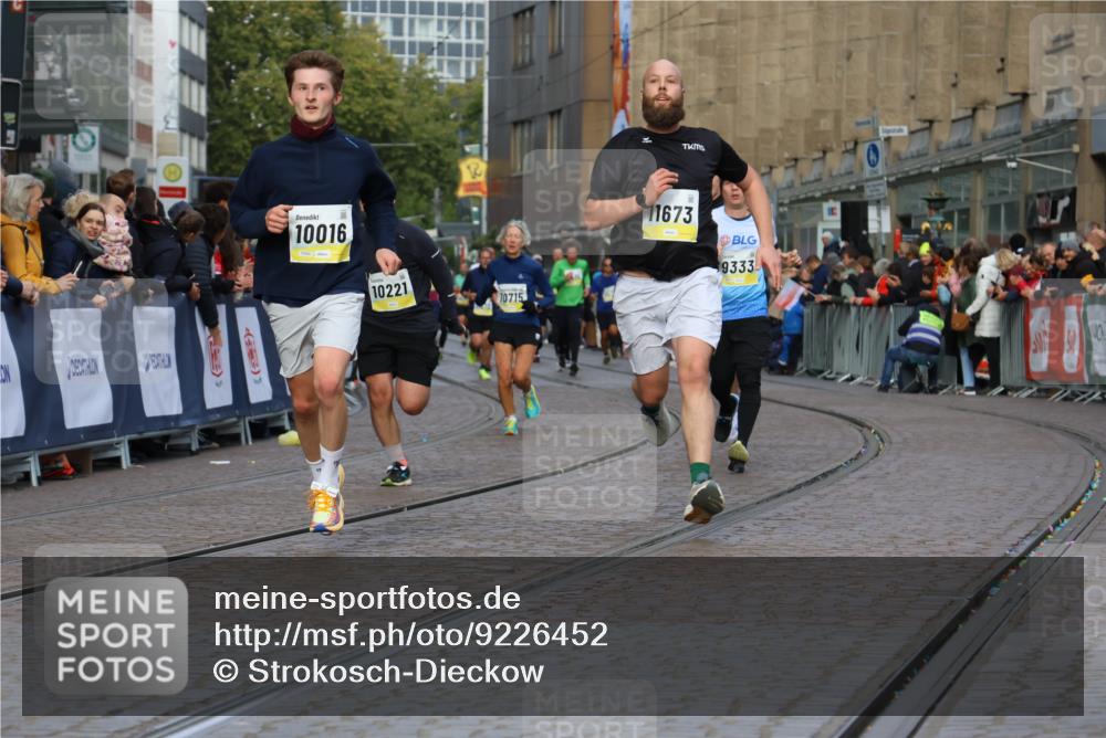 05.10.2025 - 20. swb-Marathon Bremen Strokosch-Dieckow http://msf.ph/oto/9226452 05.10.2025 10:49:12 Ziel 7202, 9333, 9457, 9556, 10016, 10221, 10715, 11057, 11673 meine-sportfotos.de