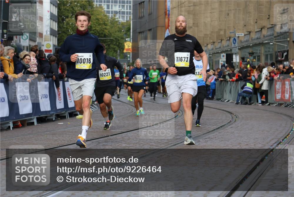 05.10.2025 - 20. swb-Marathon Bremen Strokosch-Dieckow http://msf.ph/oto/9226464 05.10.2025 10:49:12 Ziel 7202, 9333, 9457, 9556, 10016, 10221, 10715, 11057, 11673 meine-sportfotos.de