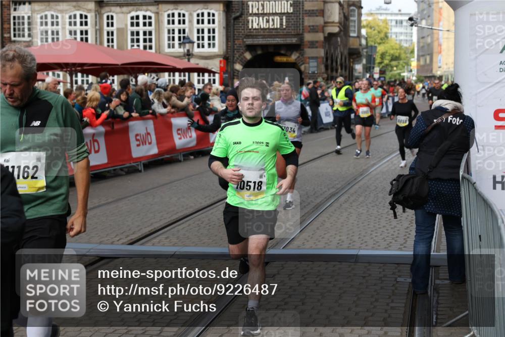 05.10.2025 - 20. swb-Marathon Bremen Yannick Fuchs http://msf.ph/oto/9226487 05.10.2025 11:00:47 Ziel 9271, 9272, 9858, 10079, 10518, 10872, 11034, 11071, 11162, 11511 meine-sportfotos.de