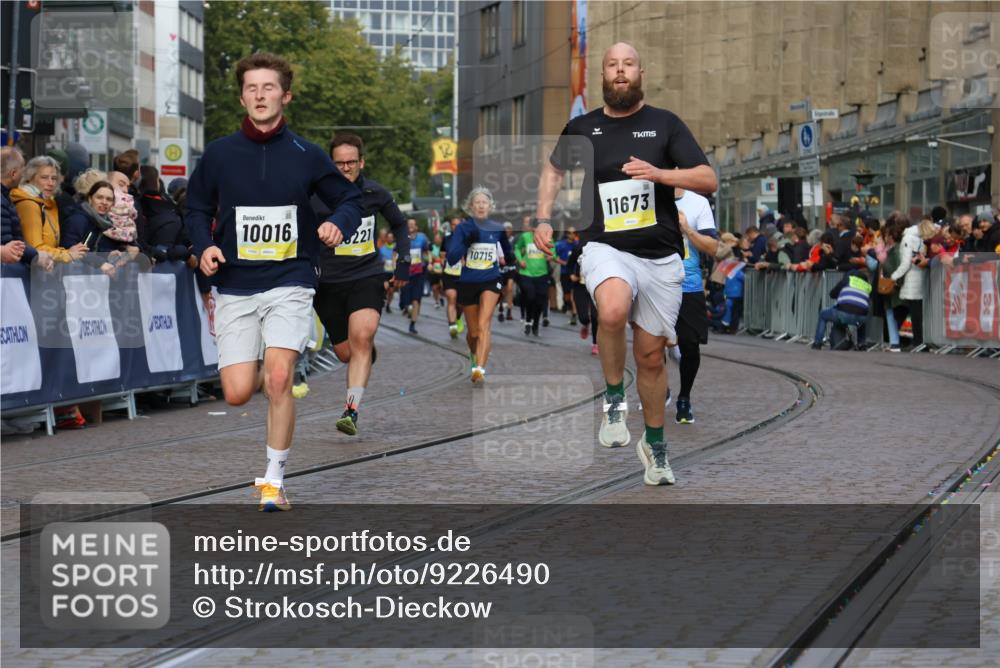 05.10.2025 - 20. swb-Marathon Bremen Strokosch-Dieckow http://msf.ph/oto/9226490 05.10.2025 10:49:12 Ziel 7202, 9333, 9457, 9556, 10016, 10221, 10715, 11057, 11673 meine-sportfotos.de