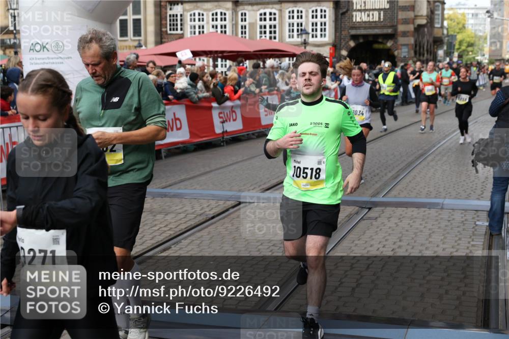 05.10.2025 - 20. swb-Marathon Bremen Yannick Fuchs http://msf.ph/oto/9226492 05.10.2025 11:00:48 Ziel 9271, 9272, 9858, 10079, 10518, 10872, 10901, 11034, 11071, 11162, 11511 meine-sportfotos.de