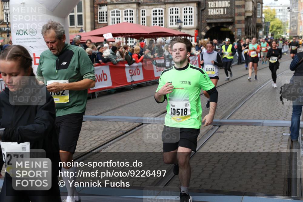 05.10.2025 - 20. swb-Marathon Bremen Yannick Fuchs http://msf.ph/oto/9226497 05.10.2025 11:00:48 Ziel 9271, 9272, 9858, 10079, 10518, 10872, 10901, 11034, 11071, 11162, 11511 meine-sportfotos.de