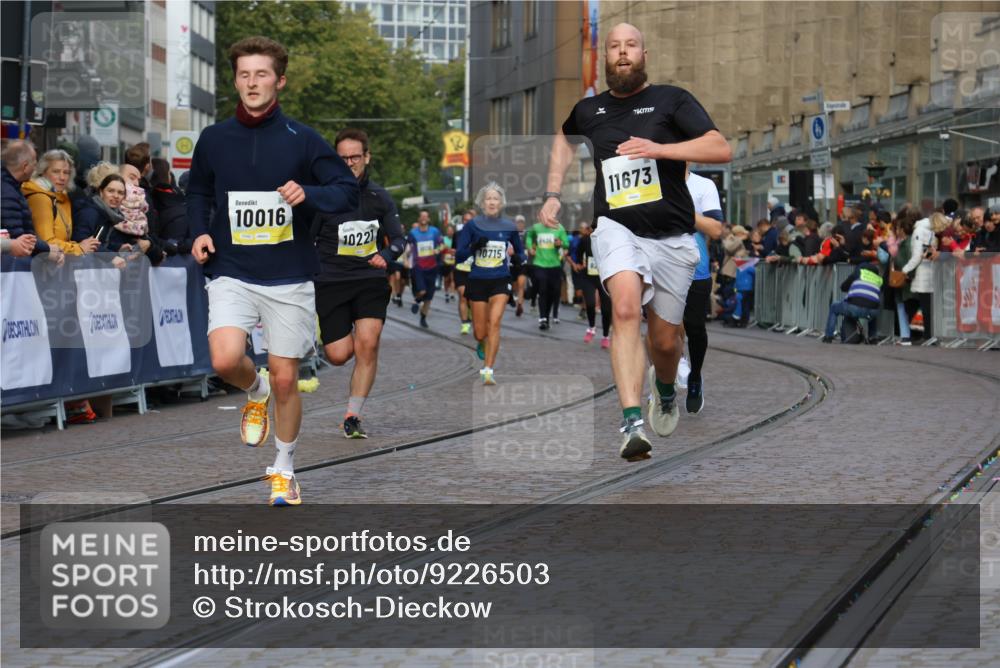 05.10.2025 - 20. swb-Marathon Bremen Strokosch-Dieckow http://msf.ph/oto/9226503 05.10.2025 10:49:12 Ziel 7202, 9333, 9457, 9556, 10016, 10221, 10715, 11057, 11673 meine-sportfotos.de